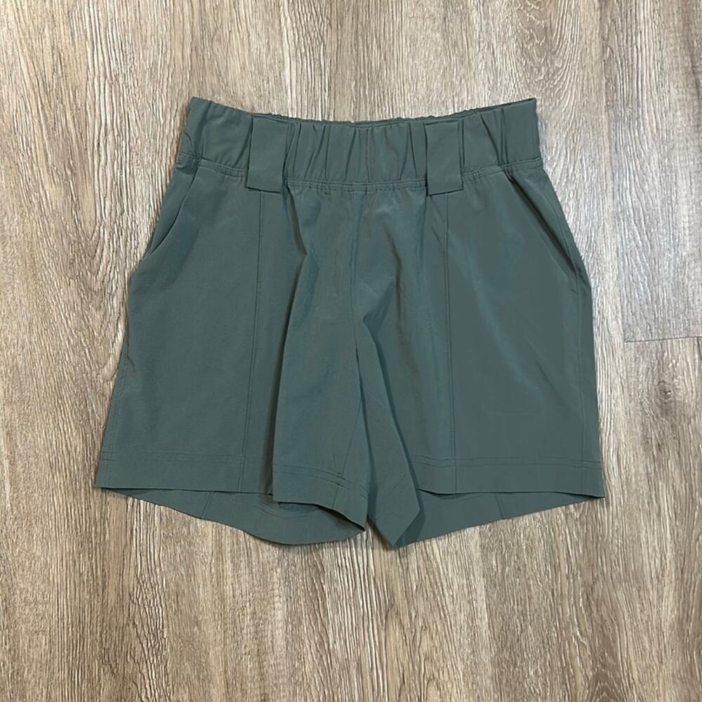 Athleta Destination Green High Waist Shorts Size 0‎